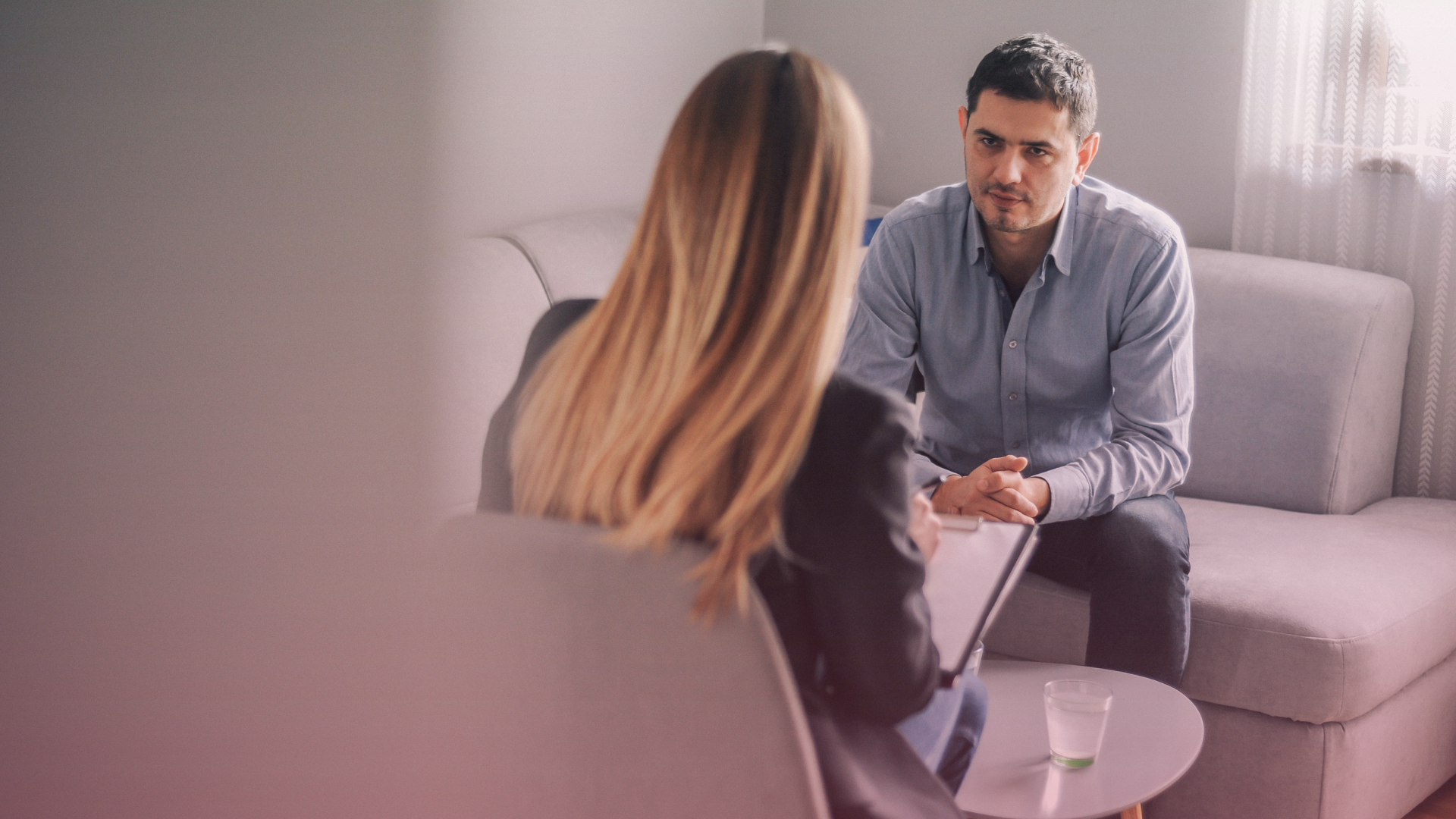 A client discussing their situation in a individual MIAM meeting
